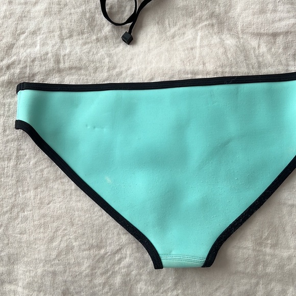TRIANGL neoprene bikini, size S top, size M bottom - Picture 6 of 7